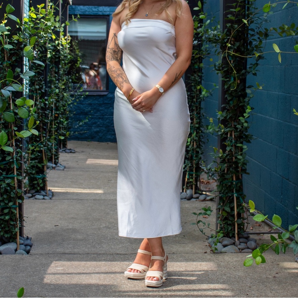 Chic Strapless White Dress